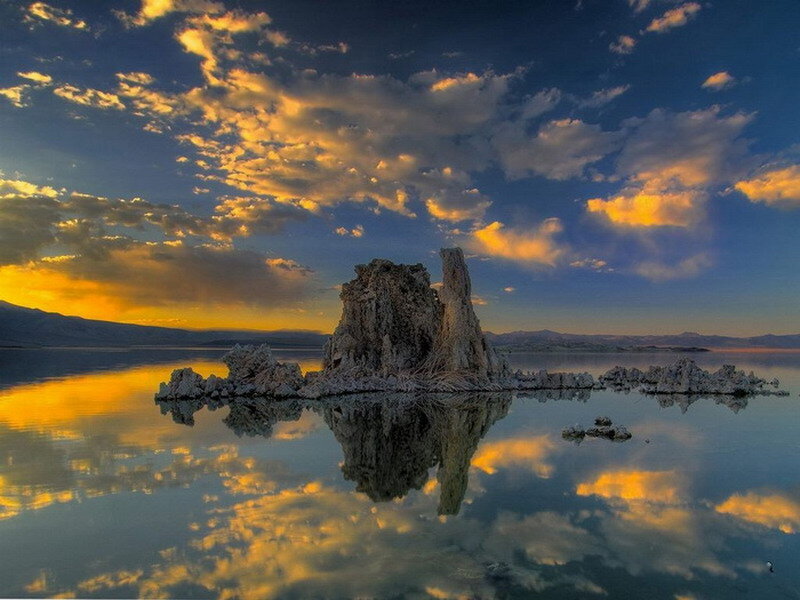 Tufa Formation in Lake — Blue, Serene