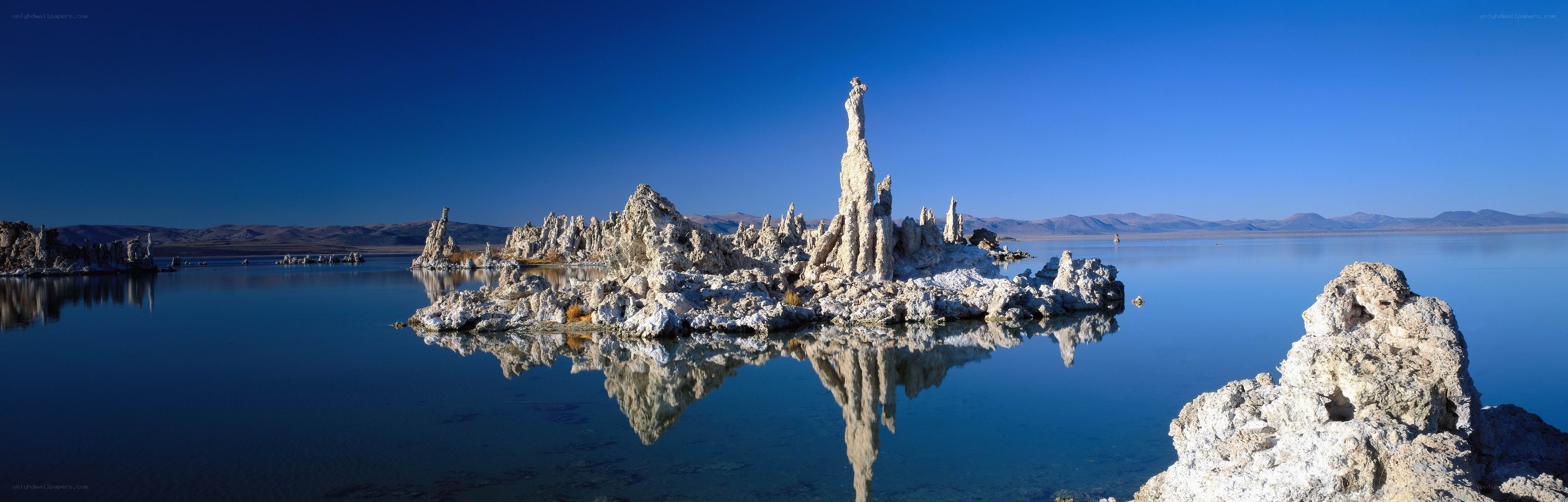 Tufa formations at Mono Lake