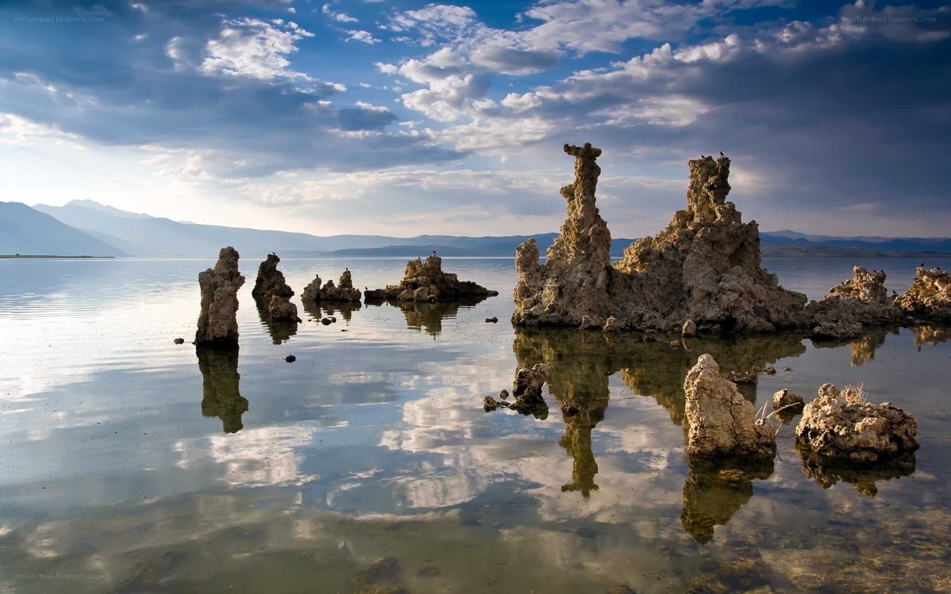 Tufa formations at Mono Lake