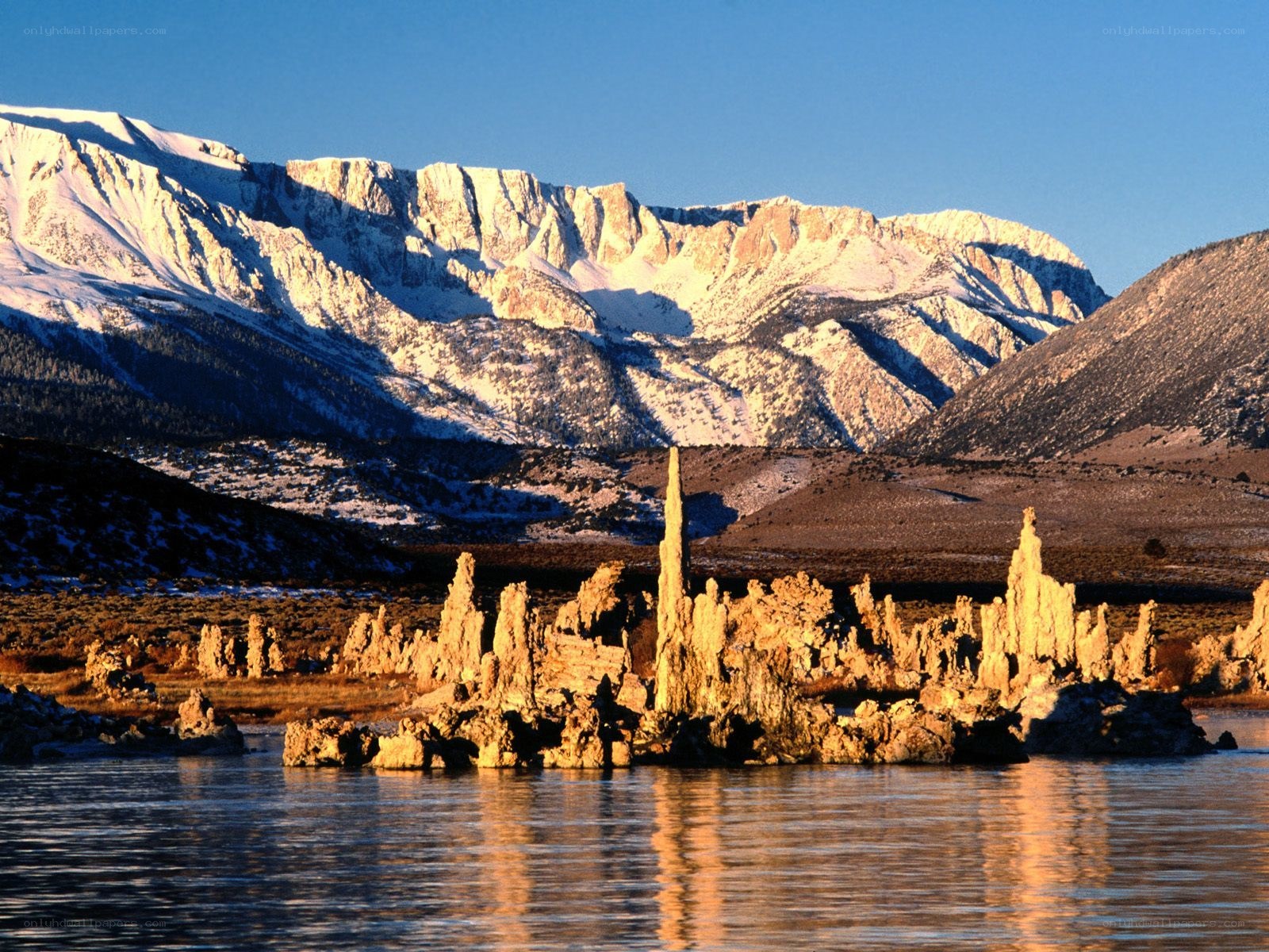 Tufa formations at Mono Lake