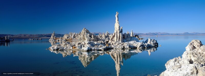 Tufa Formations in Lake — Blue, Serene