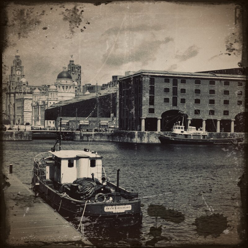 Tugboat in Harbor — Black