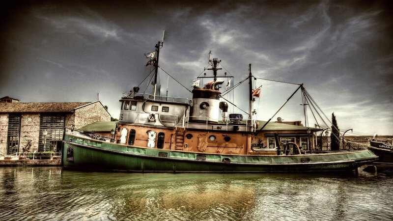 Tugboat in Harbor — Green