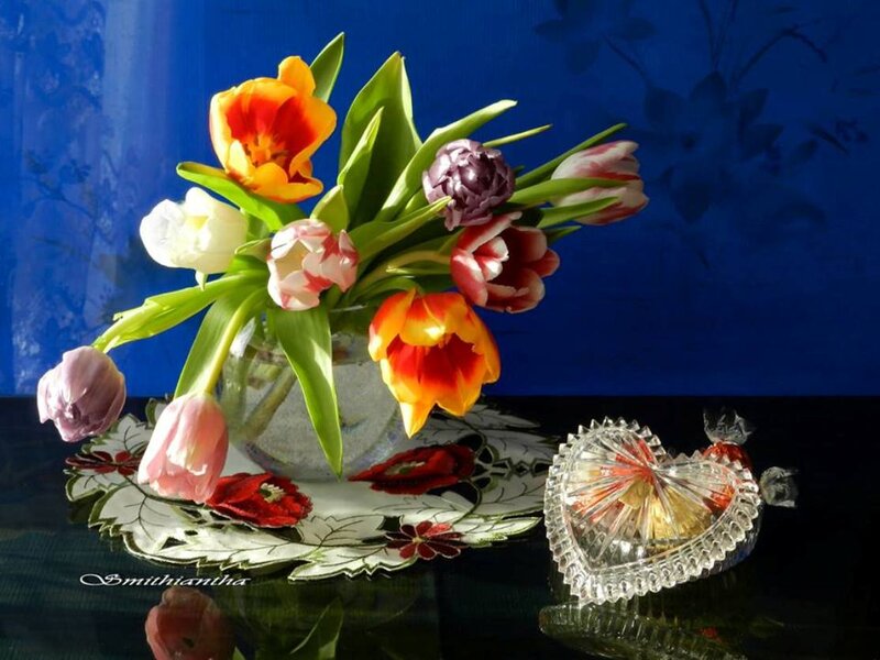 Tulip Bouquet in Vase — Blue