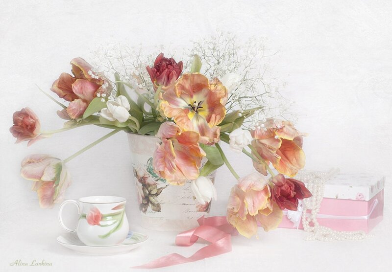 Tulip Bouquet in Vase — Pink, Serene