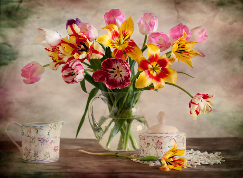 Tulip Bouquet in Vase — Pink