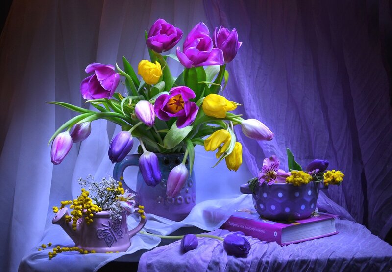 Tulip Bouquet in Vase — Purple, Dramatic