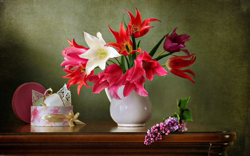 Tulip Bouquet in Vase — White