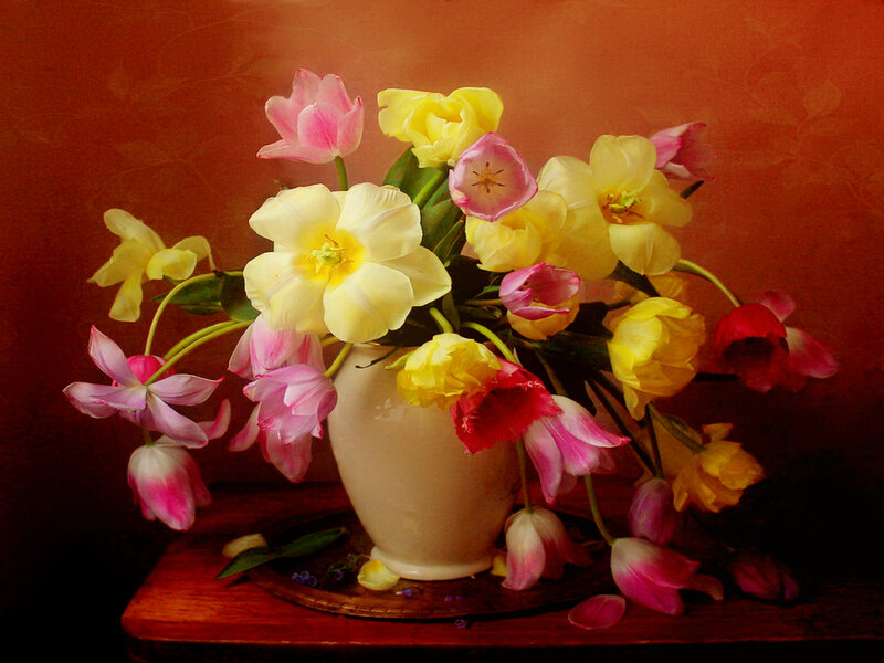 Tulip Bouquet in Vase — Yellow, Dramatic