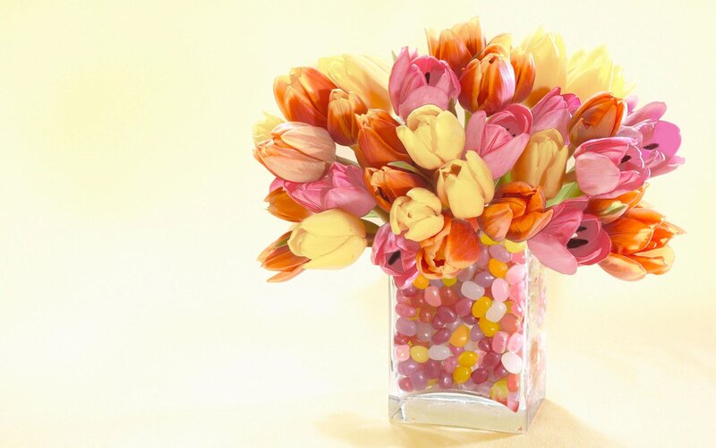 Tulip Bouquet in Vase — Yellow