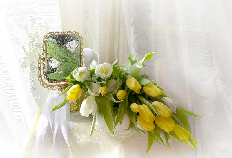 Tulip Bouquet with Mirror