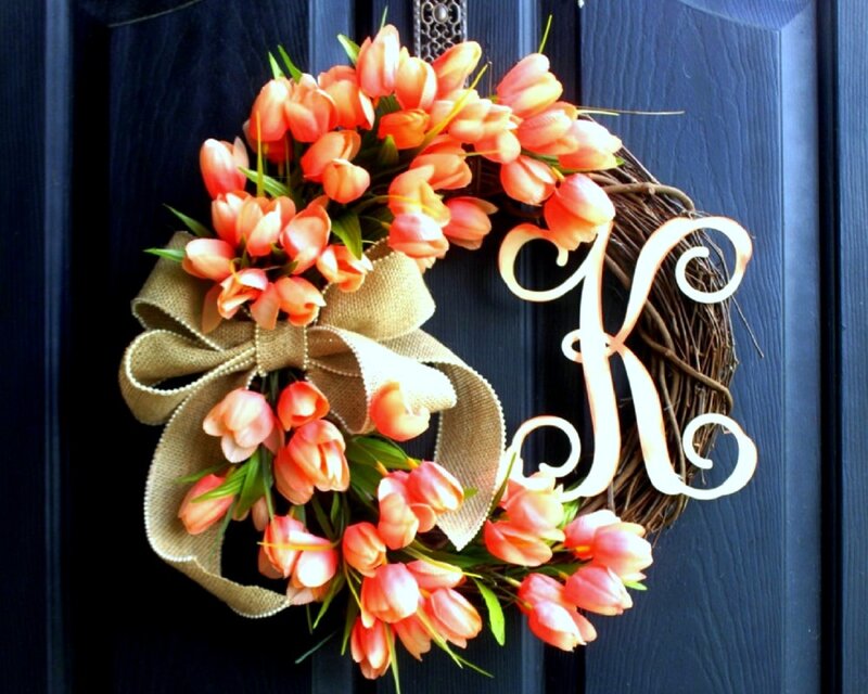 Tulip Wreath on Door