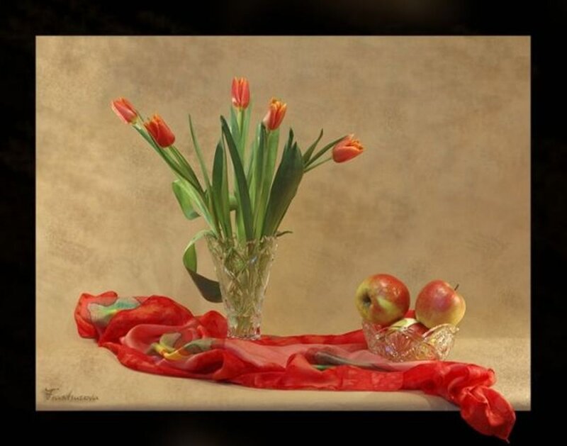 Tulips and Apples — Red