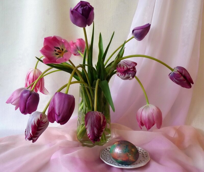 Tulips and Easter egg