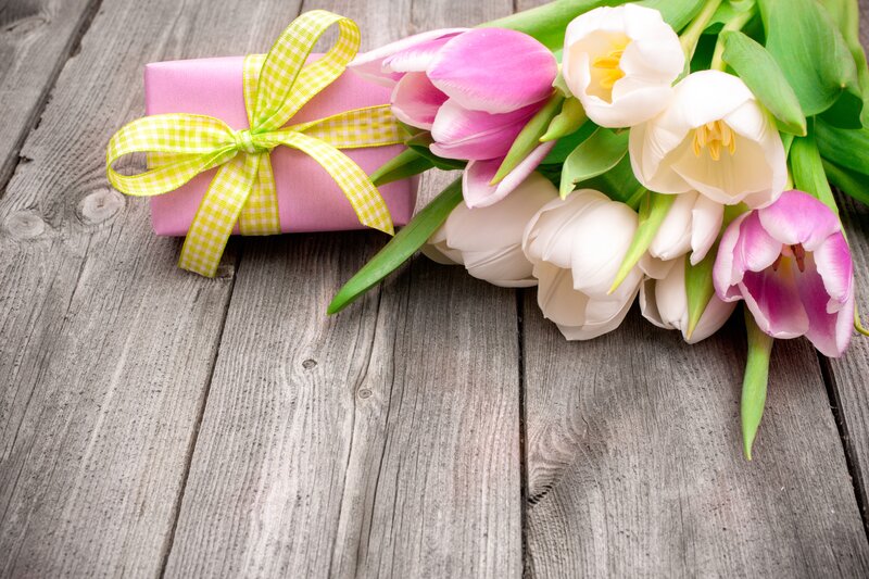 Tulips and Gift Box — Pink