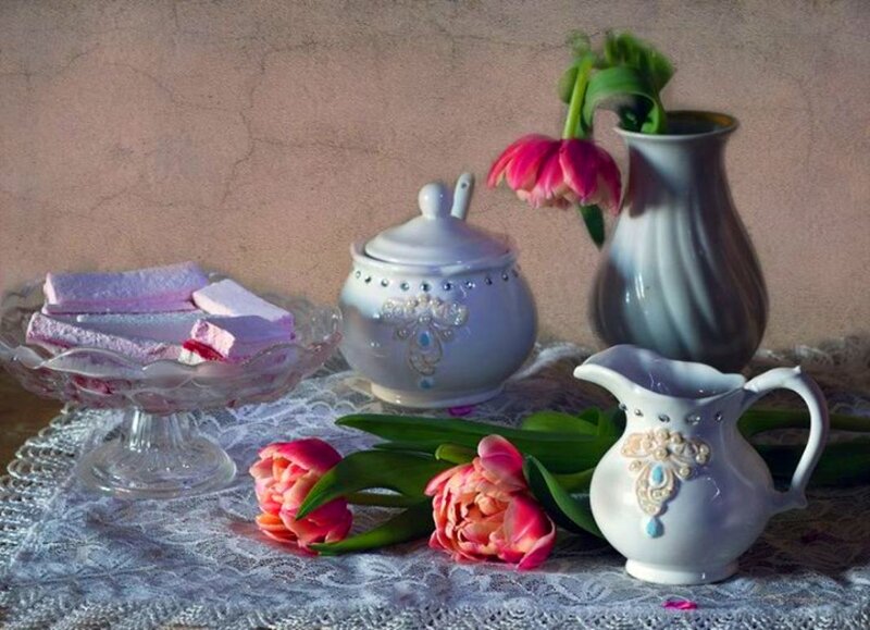 Tulips and Porcelain Set