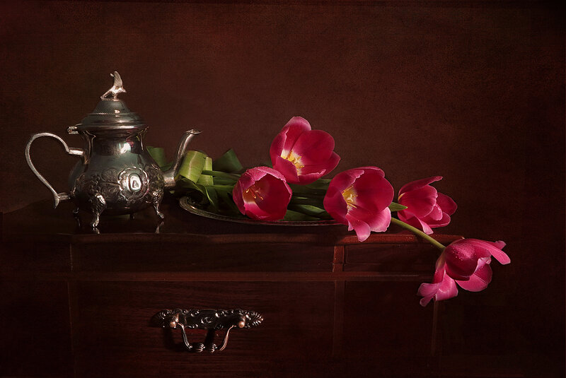 Tulips and Teapot — Red