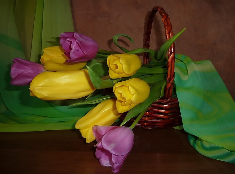 Tulips in a Basket — Yellow, Calm