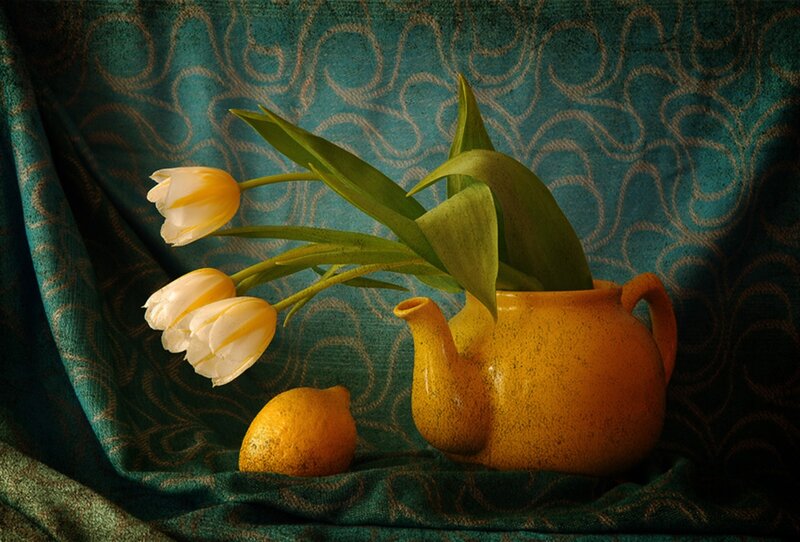 Tulips in a Teapot — Green
