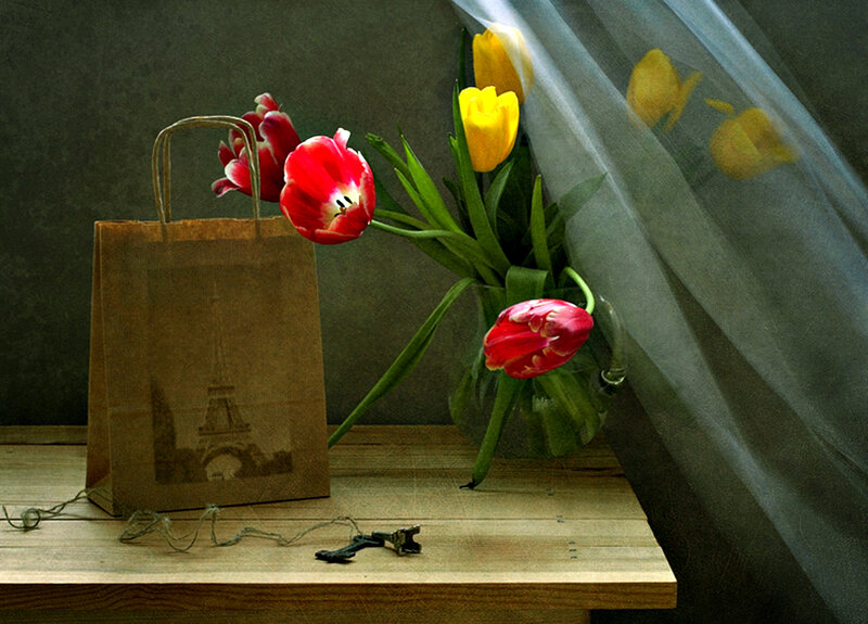 Tulips in a Vase — Red, Serene
