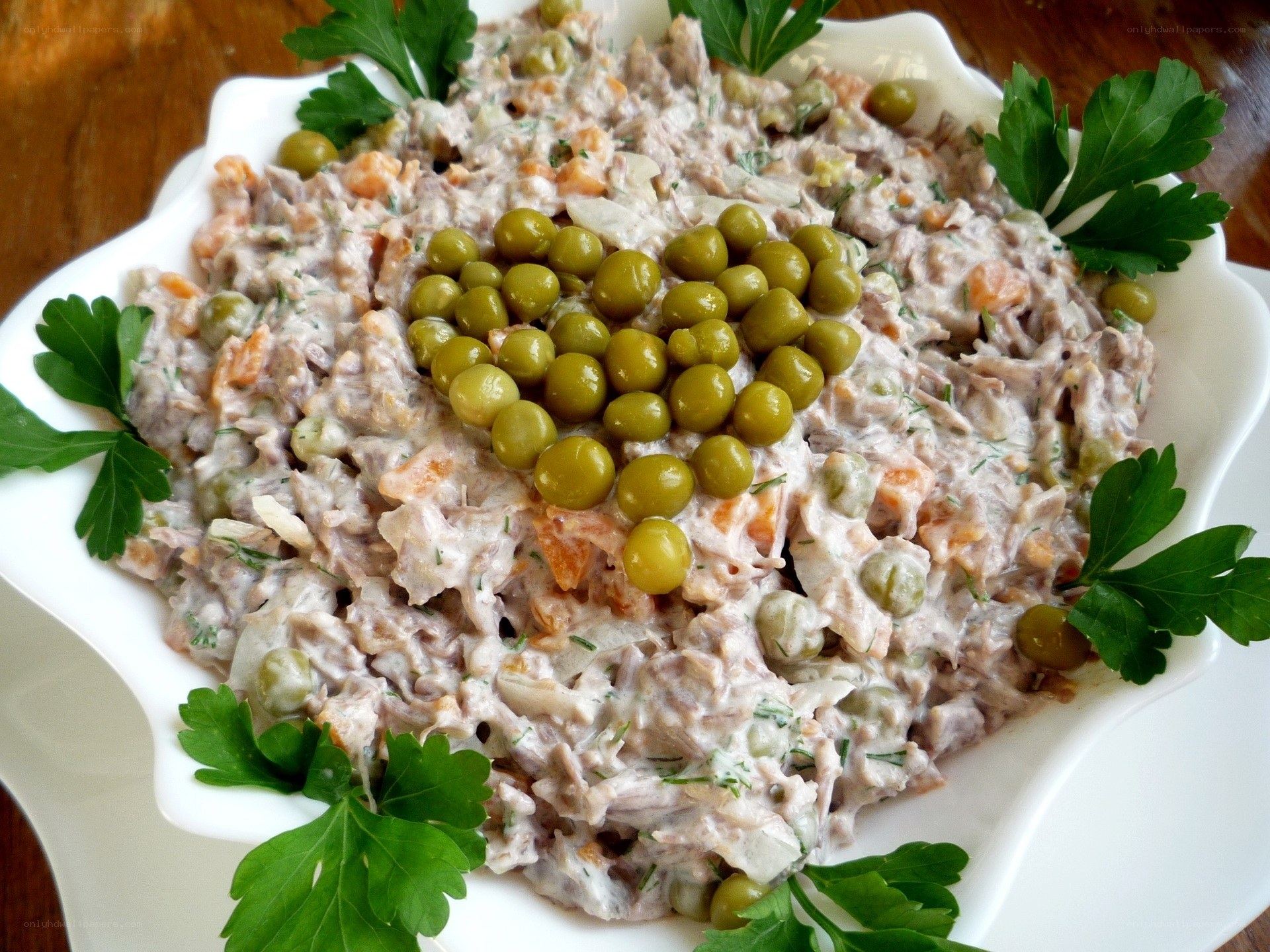 tuna salad with peas