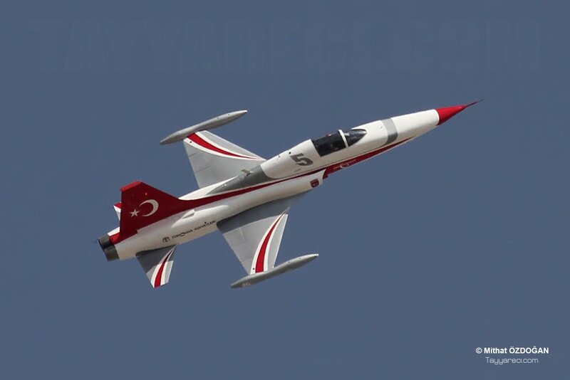 Turkish aerobatic jet in flight