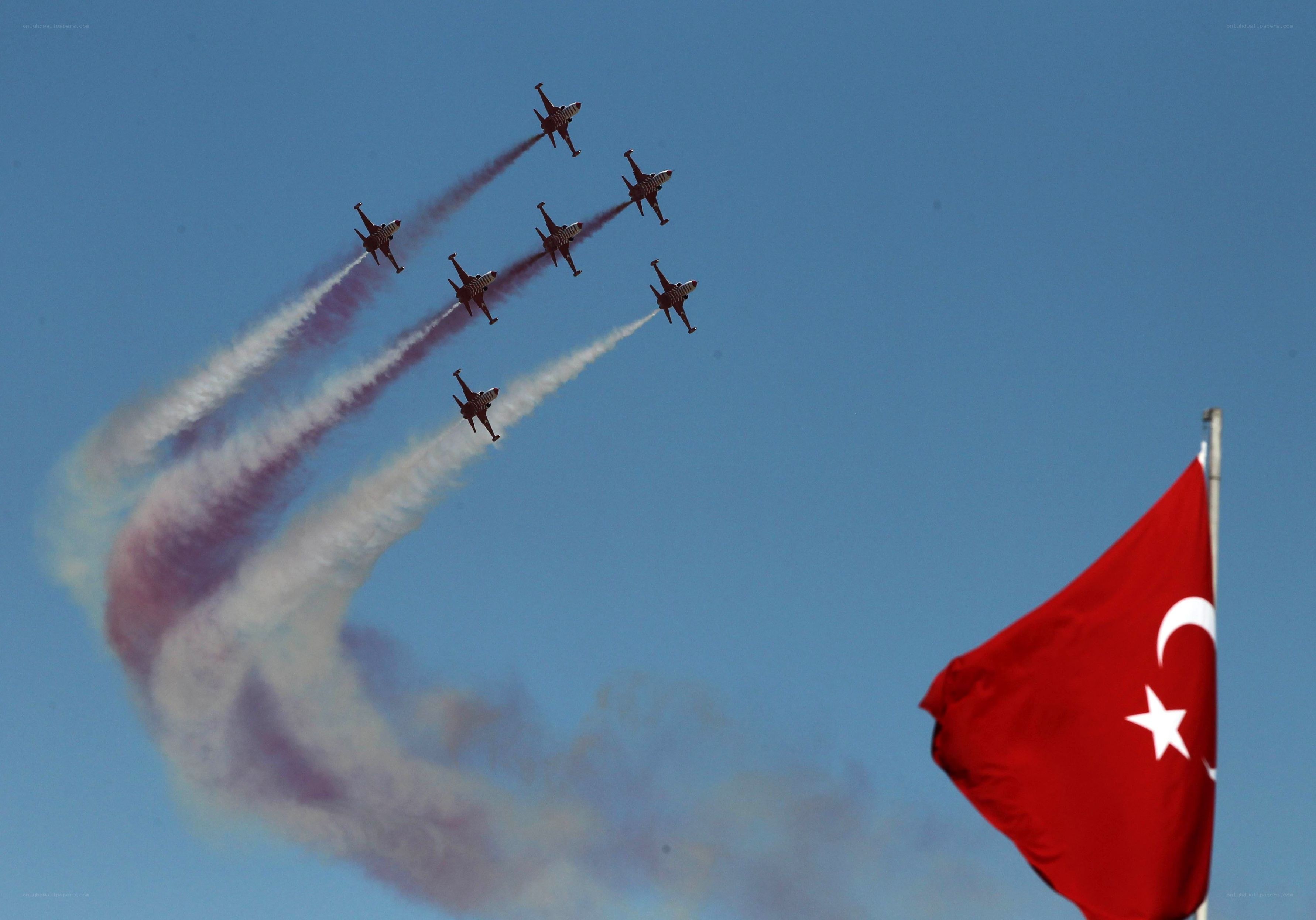 Turkish aerobatic team flying