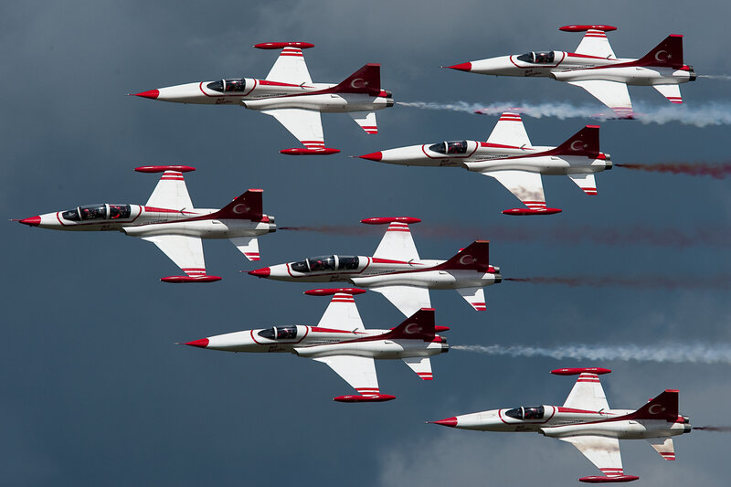 Turkish aerobatic team in formation