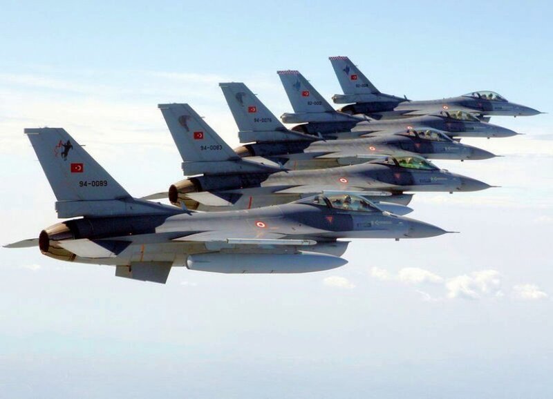 Turkish Air Force F-16s in formation