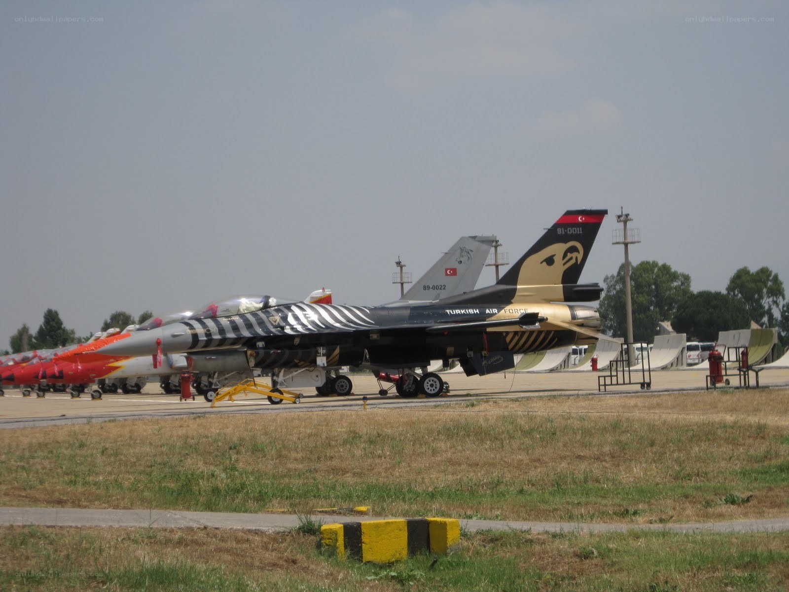 Turkish Air Force jets on display