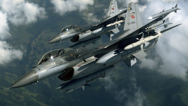 Turkish F-16 fighter jets in formation