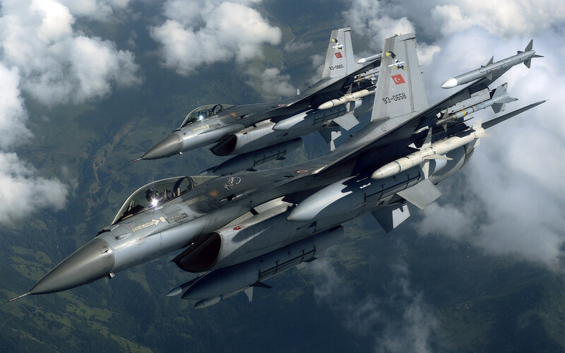 Turkish F-16 fighter jets in formation