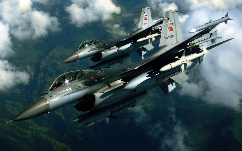 Turkish F-16 fighter jets in formation