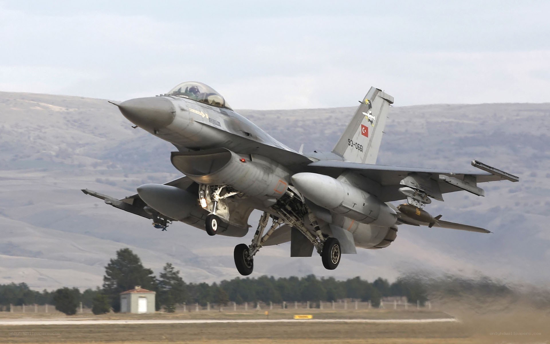Turkish F-16 taking off