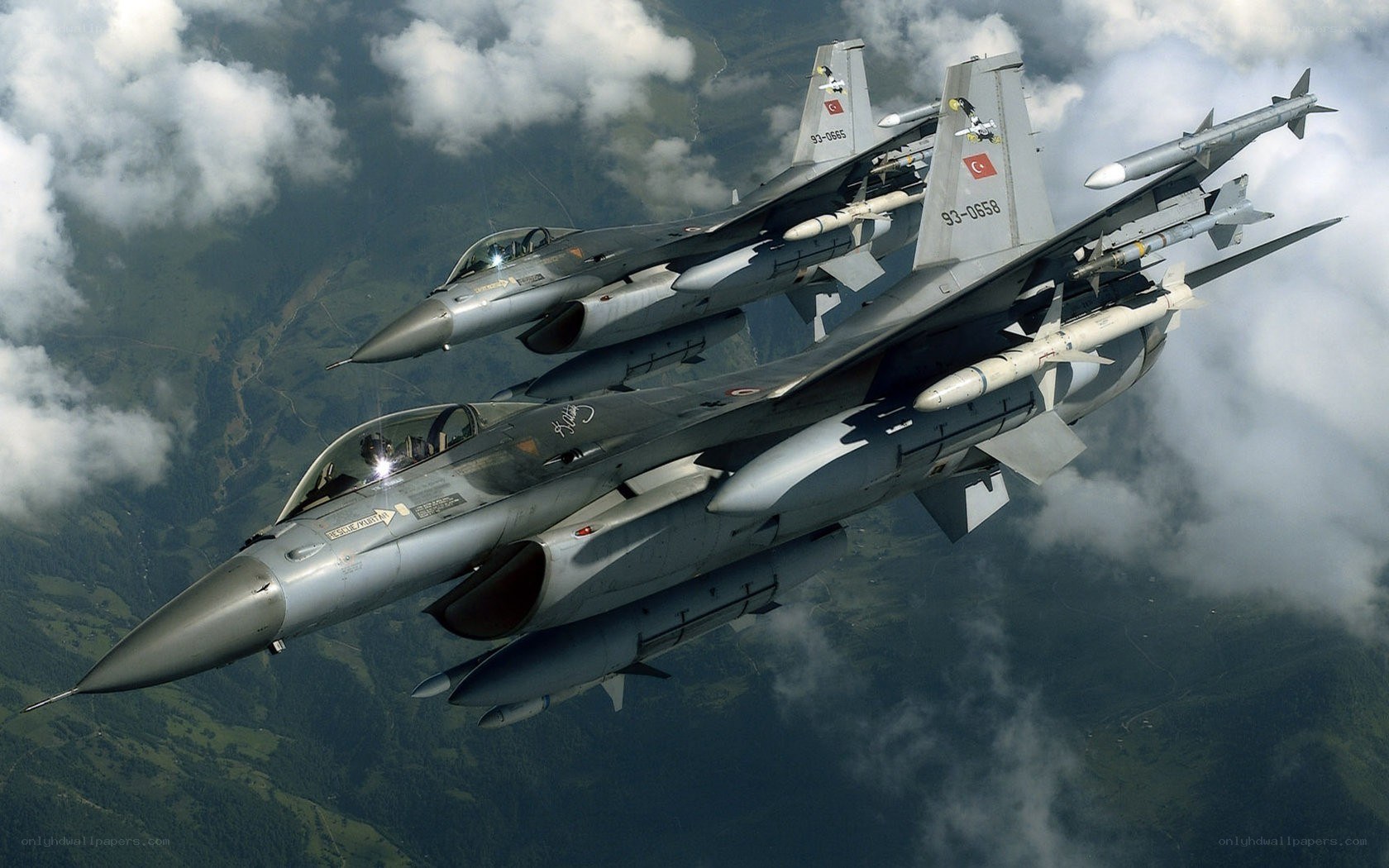 Turkish F-16s in formation
