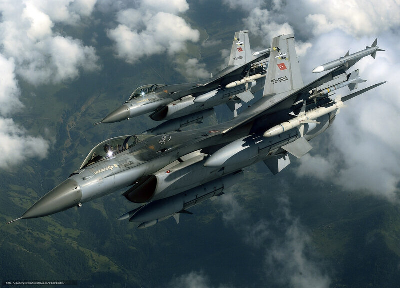 Turkish F-16s in formation