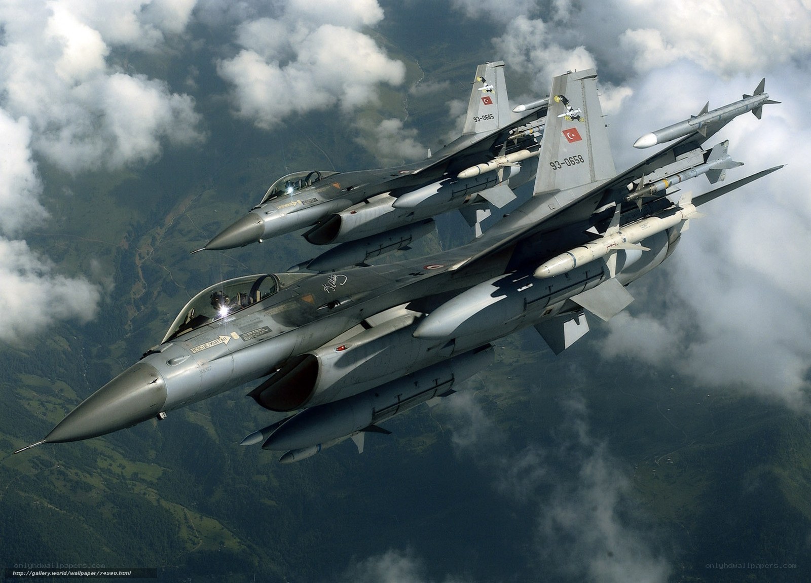 Turkish F-16s in formation