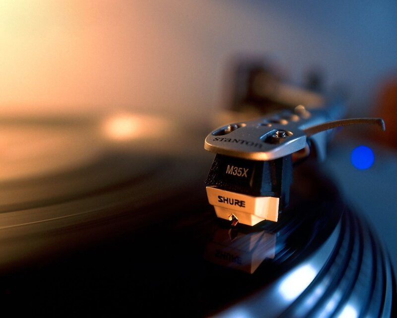 Turntable Needle on Vinyl — Black, Calm
