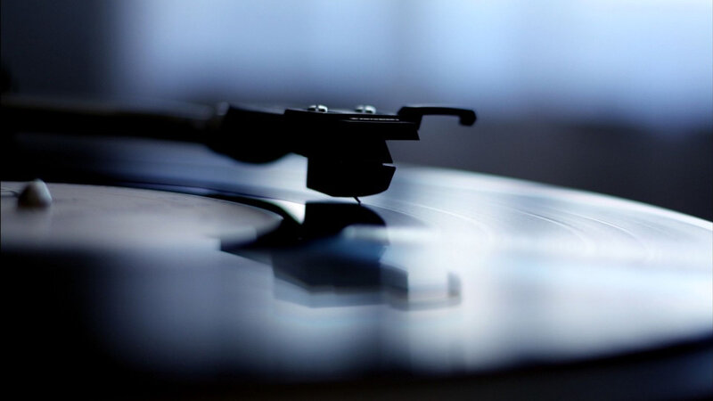 Turntable Needle on Vinyl — Blue