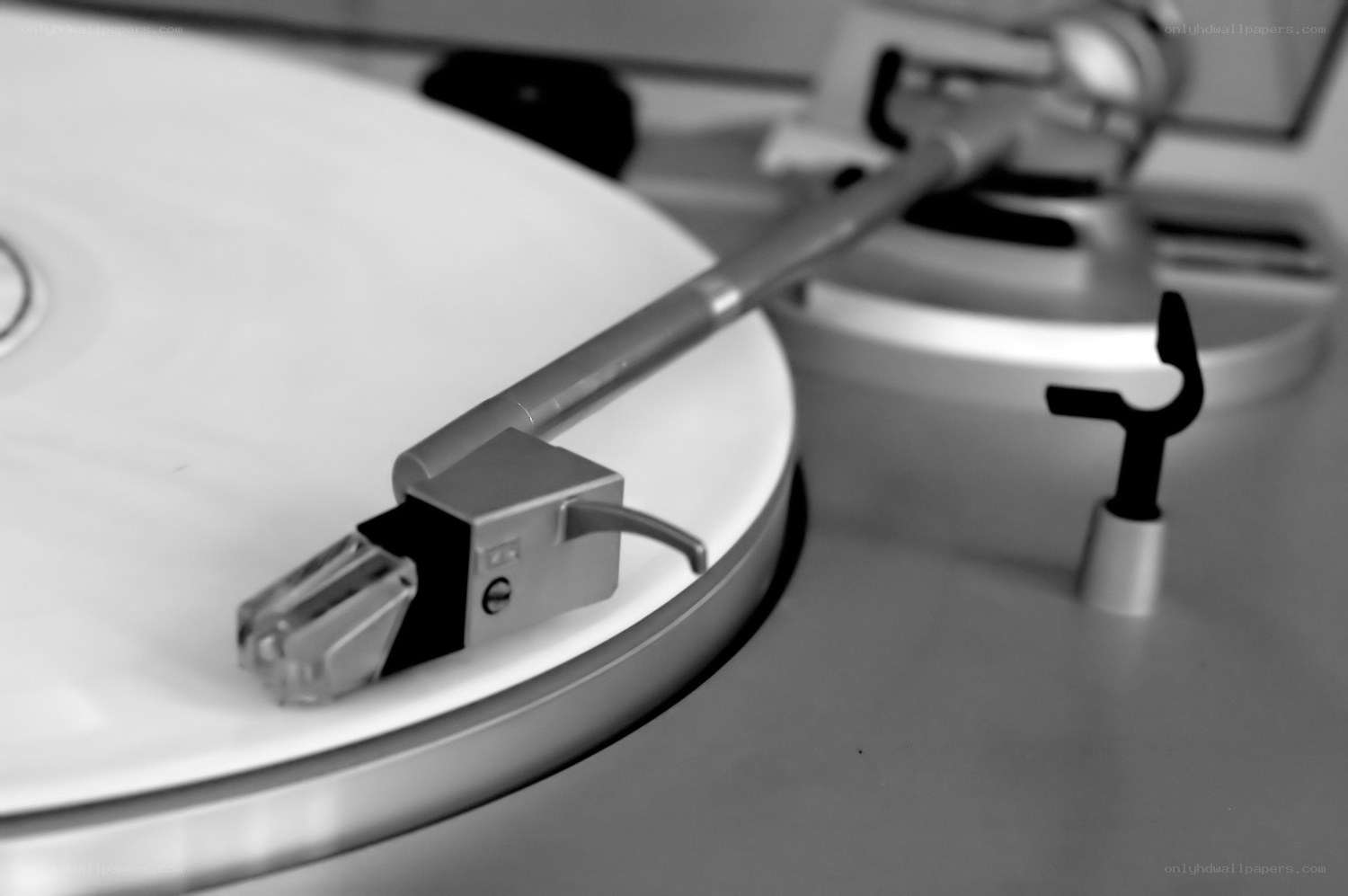 turntable needle on vinyl record