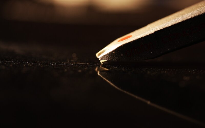 turntable stylus on vinyl