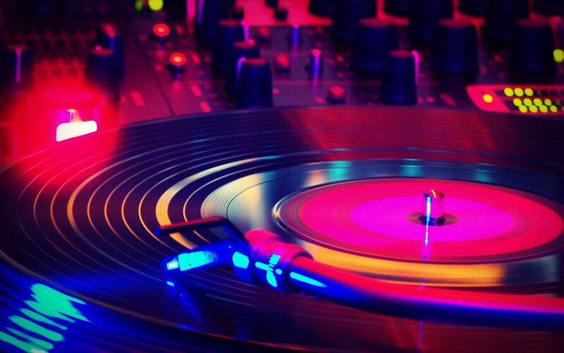 Turntable with Vinyl Record — Red, Dark