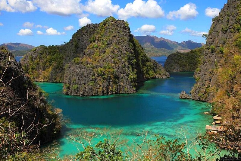turquoise bay with limestone cliffs