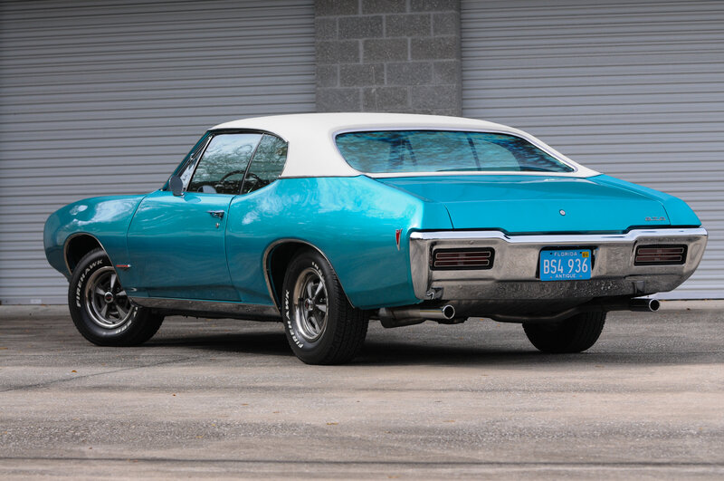 Turquoise Classic Car — Cyan, Calm