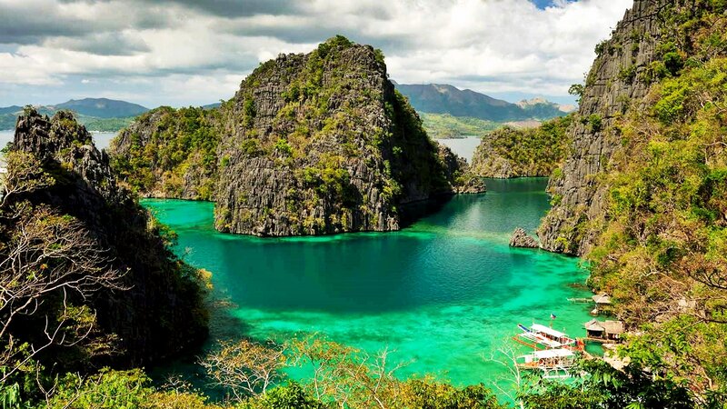 Turquoise Lagoon with Cliffs — Green