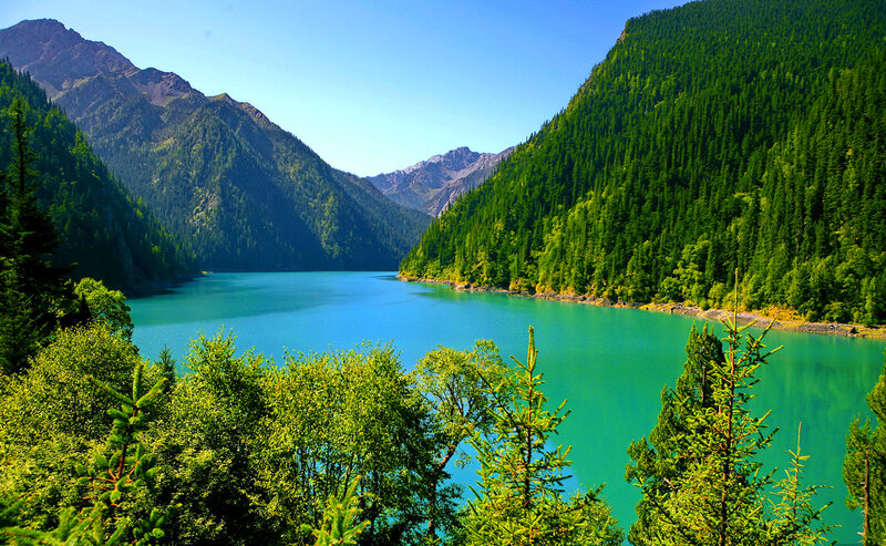Turquoise Lake in Valley — Blue