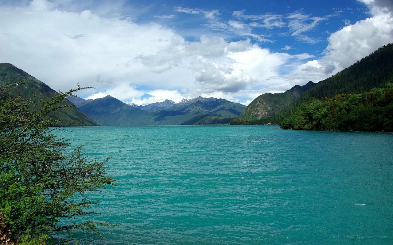 Turquoise lake surrounded by mountains