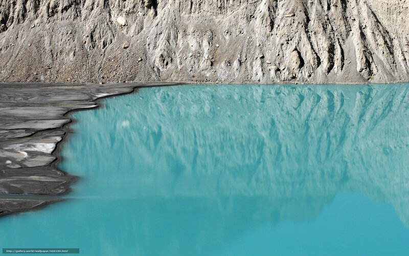 Turquoise lake with mountain reflection