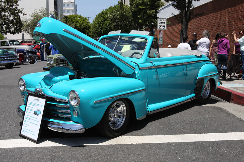 Turquoise Vintage Car — Cyan
