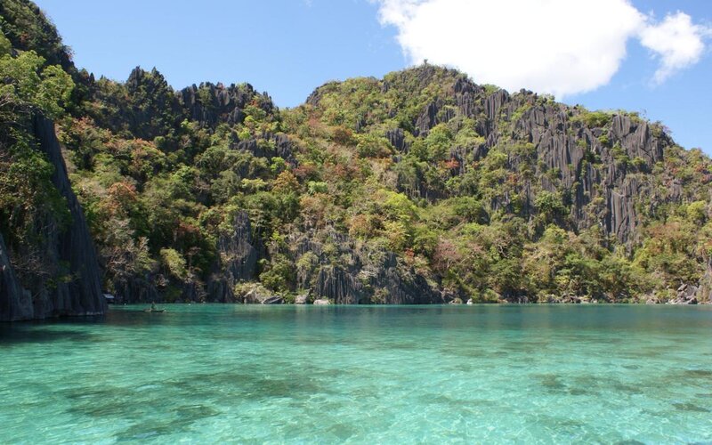 turquoise water and rocky cliffs